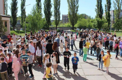 Гостомельські ліцеїсти провели благодійний святковий ярмарок на користь ЗСУ (ФОТО)