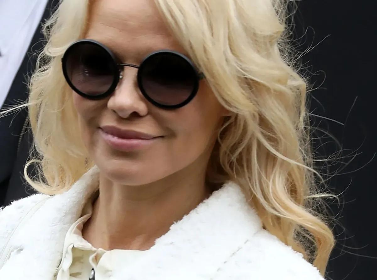 Pamela Anderson attended a Chanel show without makeup, showcasing her natural beauty. Discover what the star wore for this glamorous event!