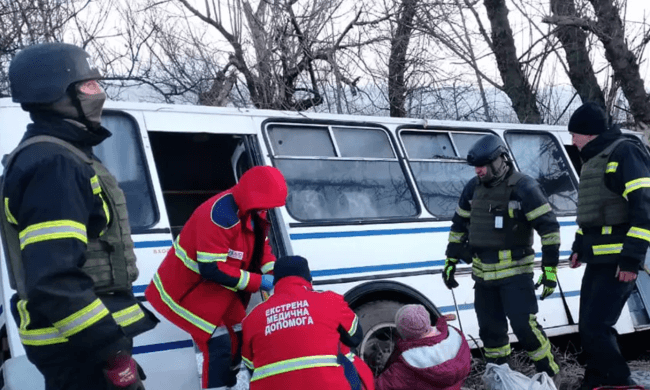 Автобус з людьми потрапив в ДТП, багато постраждалих: кадри з місця аварії.